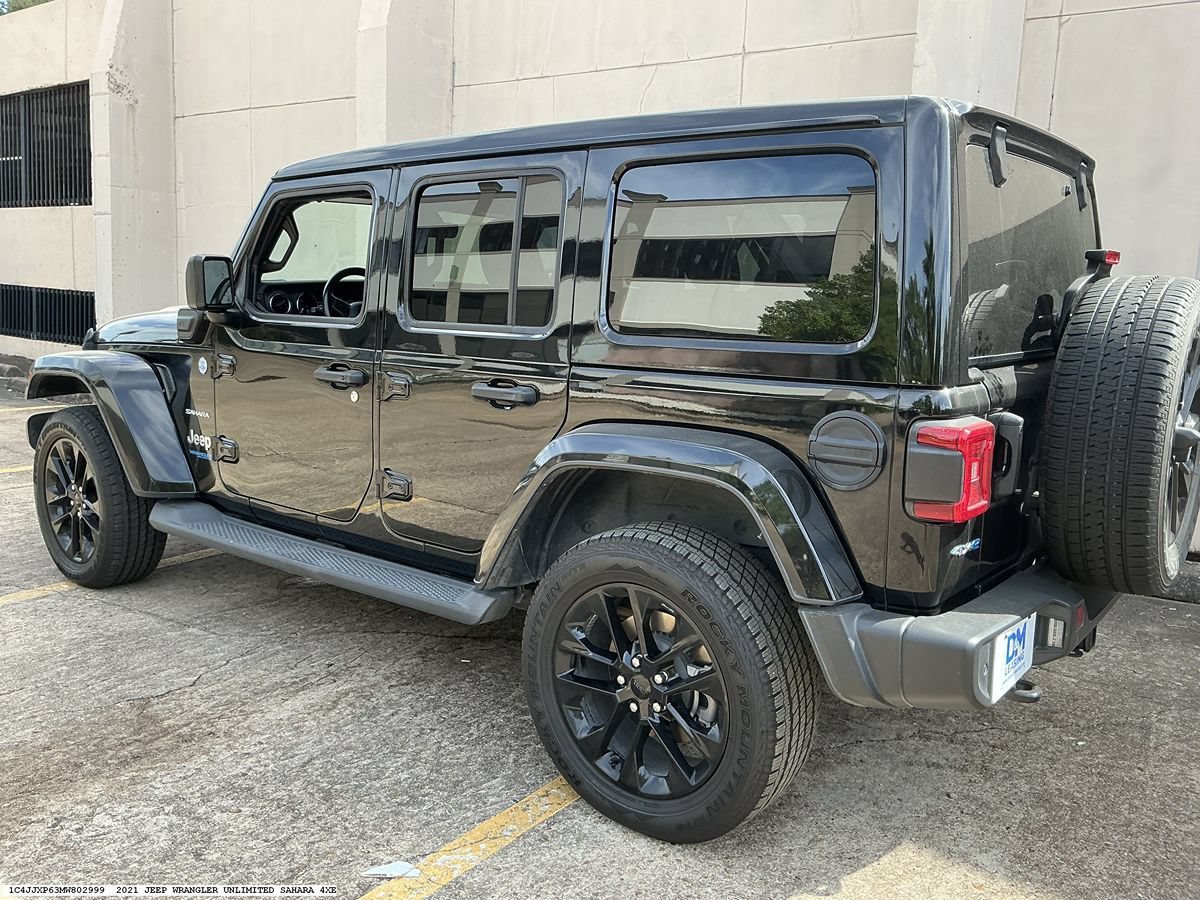 Used 2021 Jeep Wrangler Unlimited Sahara w/ Cold Weather Group AWD/4WD image 5