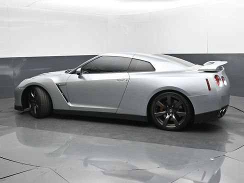 Used 2011 Nissan GT-R Premium AWD/4WD image 30