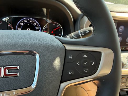 Certified 2023 GMC Acadia Denali w/ Denali Ultimate Package AWD/4WD image 32