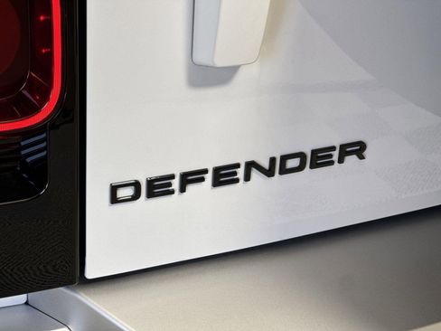 Certified 2025 Land Rover Defender 110 S image 29