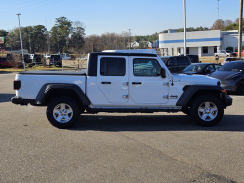 Used 2020 Jeep Gladiator Sport w/ Quick Order Package 24S image 7