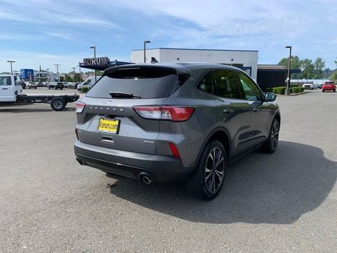 Used 2021 Ford Escape SE w/ SE Sport Appearance Package AWD/4WD image 6