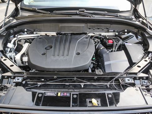 Used 2025 Volvo XC60 B5 Plus image 28