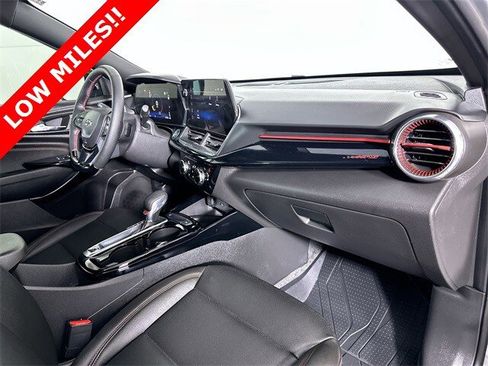 Used 2025 Chevrolet Trax RS w/ Sunroof Package image 30