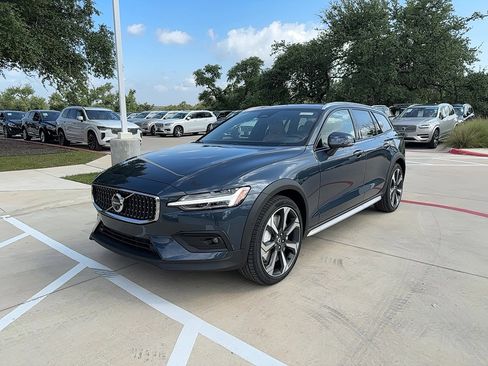 New 2026 Volvo V60 B5 Cross Country Ultra w/ Protection Package Premier image 2