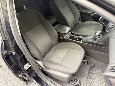 Used 2017 Ford Focus SE FWD image 13