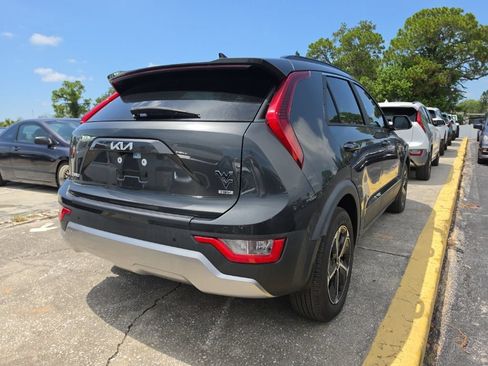 Used 2024 Kia Niro EX FWD image 15
