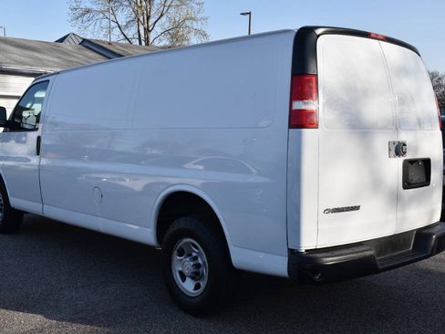 Used 2018 Chevrolet Express 2500 Extended RWD image 4