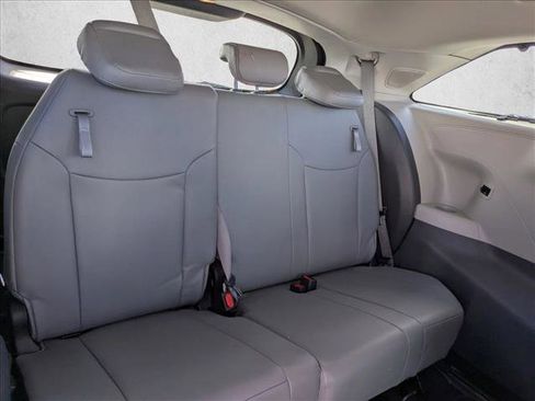Certified 2022 Toyota Sienna Limited image 22