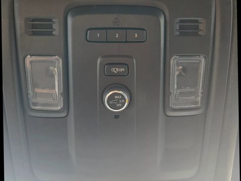 Used 2024 Chevrolet Suburban LT image 29