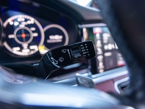 Certified 2020 Porsche Panamera image 33