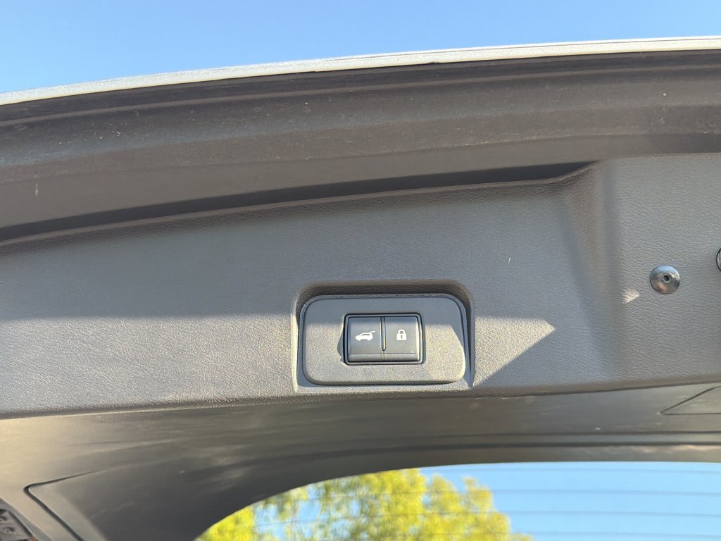 Used 2025 Nissan Rogue SV AWD/4WD image 15