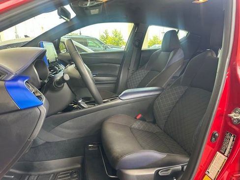 Used 2020 Toyota C-HR XLE FWD image 13