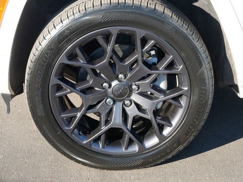 Used 2025 Jeep Grand Cherokee L Summit image 15