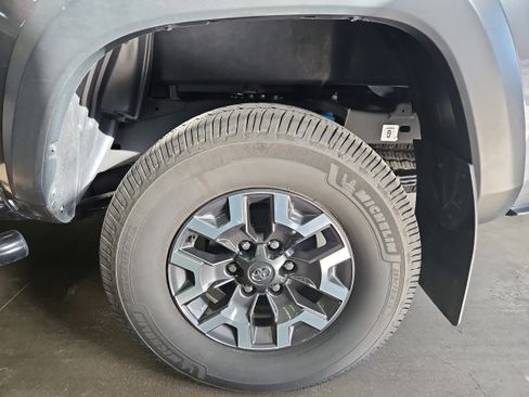 Used 2021 Toyota Tacoma TRD Off-Road w/ TRD Premium Off Road Package image 25