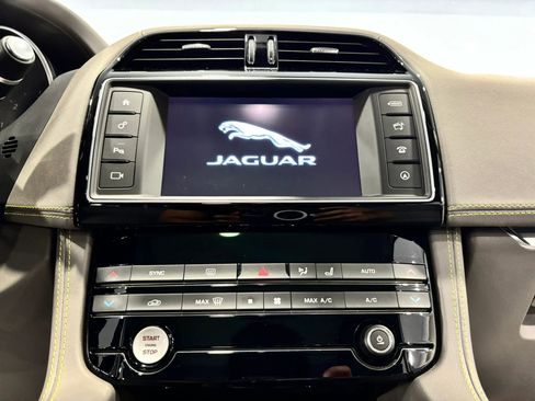 Used 2017 Jaguar F-PACE R-Sport image 30