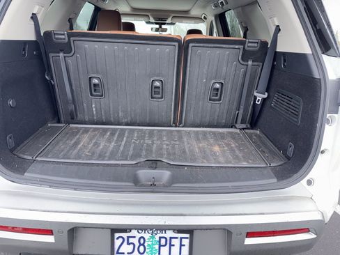 Used 2023 Nissan Pathfinder Platinum image 9