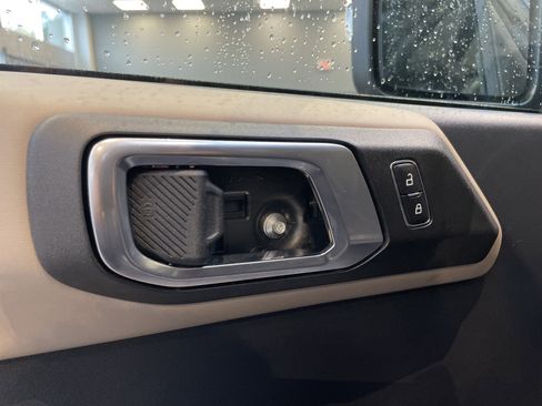 Used 2023 Ford Bronco Wildtrak image 15