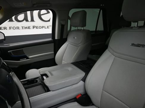Used 2025 Ford Expedition Max Platinum w/ Driver's Package AWD/4WD image 16
