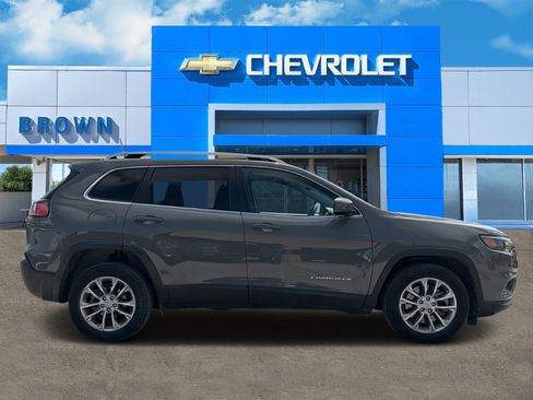Used 2021 Jeep Cherokee Latitude Plus FWD image 2