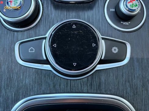 Used 2020 Alfa Romeo Stelvio image 30