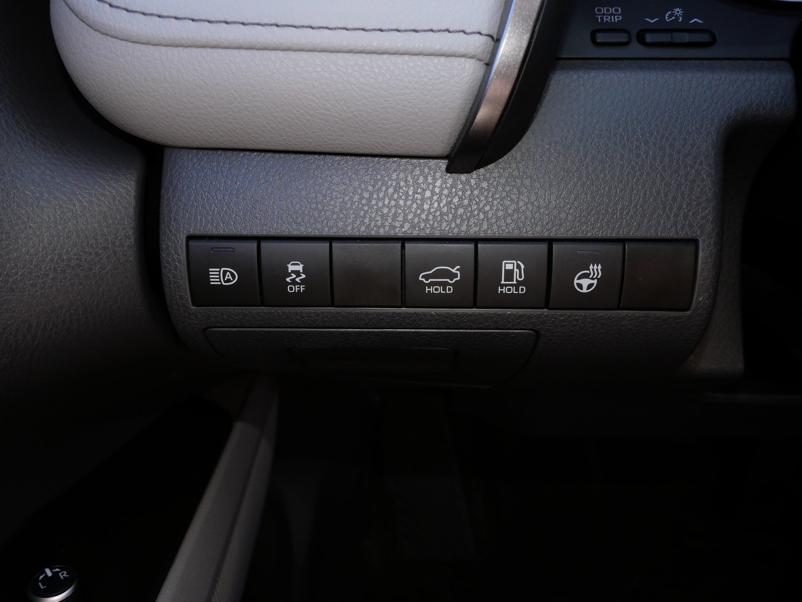 Used 2021 Toyota Camry XLE w/ Cold Weather Package FWD image 28