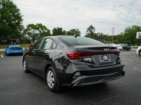 Used 2024 Kia Forte LX FWD image 3