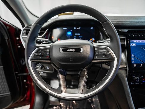 Certified 2023 Jeep Grand Cherokee Limited image 36