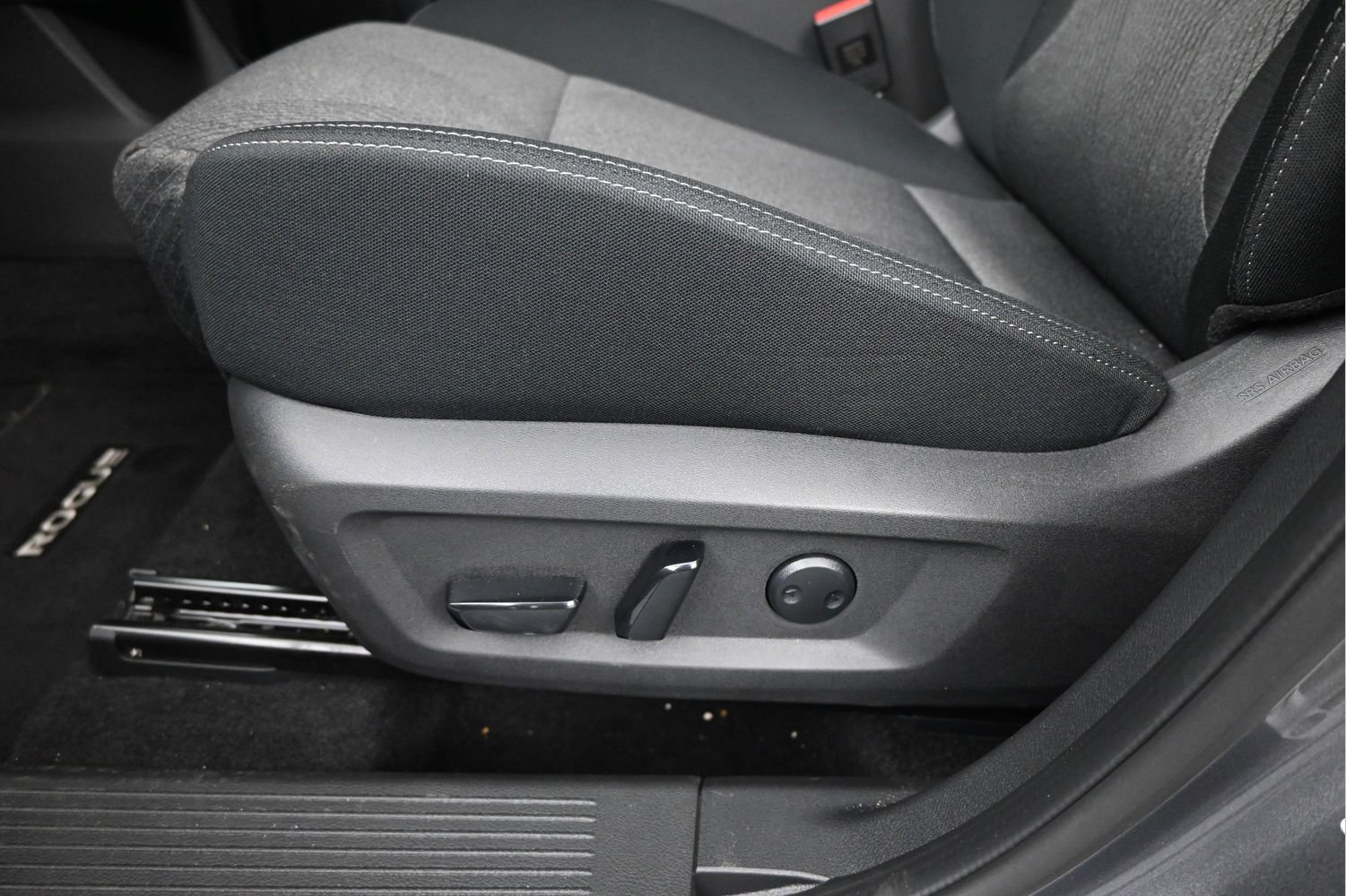 Certified 2024 Nissan Rogue SV FWD image 10