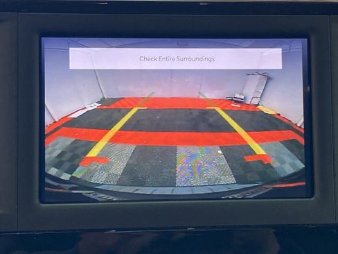 Used 2022 Chrysler Voyager LX image 30