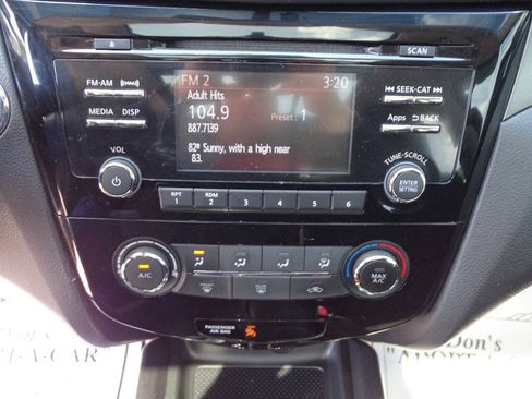 Used 2015 Nissan Rogue AWD w/ SV Moonroof Package image 22