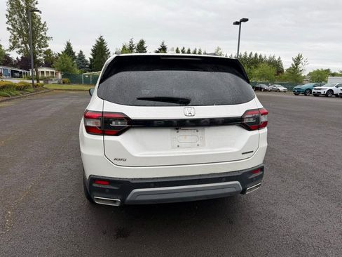 Used 2023 Honda Pilot Touring image 6