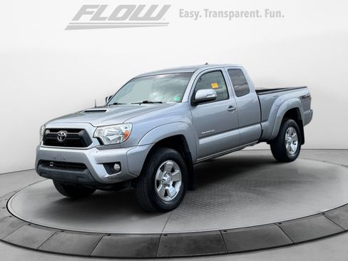Used 2014 Toyota Tacoma 4x4 Access Cab V6 w/ TRD Sport Package image 3