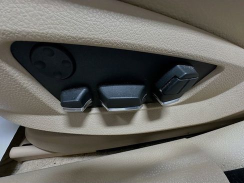 Used 2013 BMW 528i xDrive Sedan image 33