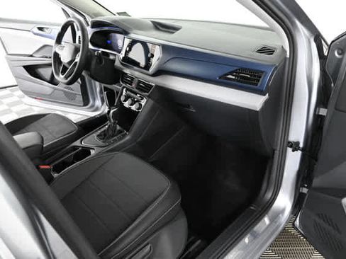 Certified 2023 Volkswagen Taos SE image 10