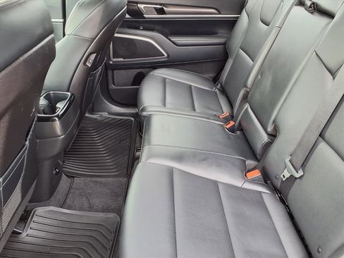 Used 2025 Kia Telluride LX image 11