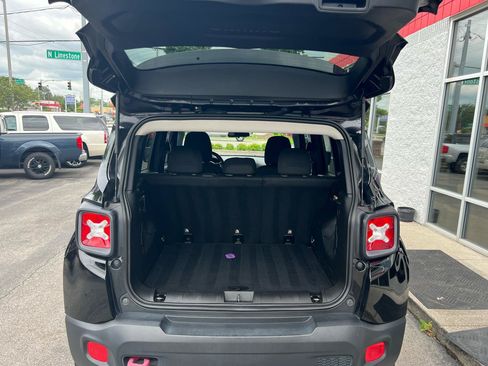 Used 2017 Jeep Renegade Trailhawk AWD/4WD image 15