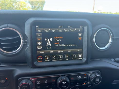 Used 2023 Jeep Wrangler Unlimited Sahara w/ Cold Weather Group AWD/4WD image 19