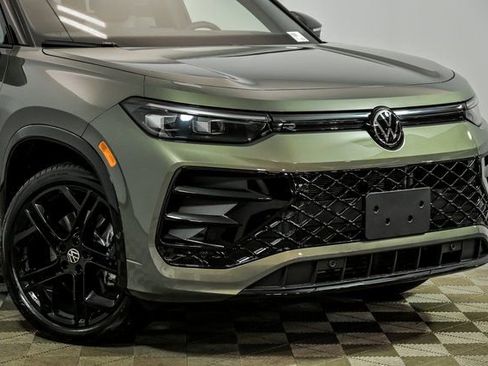 New 2026 Volkswagen Tiguan SE R-Line image 2