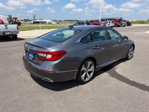 Used 2018 Honda Accord Touring image 5