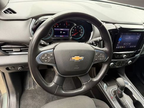 Used 2022 Chevrolet Traverse LT FWD image 11