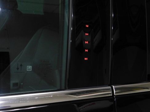 Used 2024 Ford Expedition XLT image 23