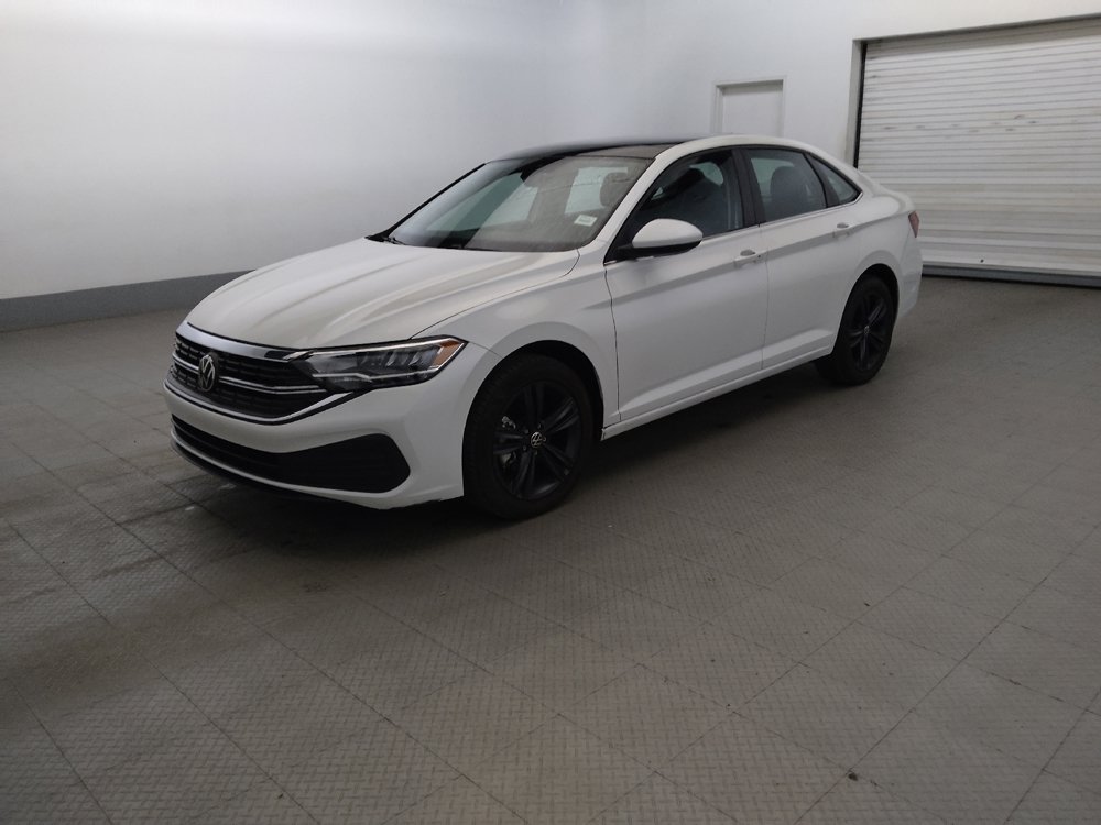 Used 2024 Volkswagen Jetta SE FWD image 2