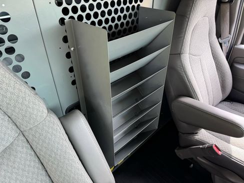Used 2009 GMC Savana 3500 RWD image 16
