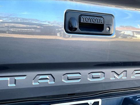 Used 2019 Toyota Tacoma SR image 10