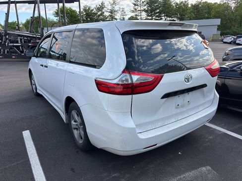 Used 2018 Toyota Sienna L image 4