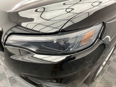 Used 2019 Jeep Cherokee Latitude w/ Popular Appearance Group FWD image 27