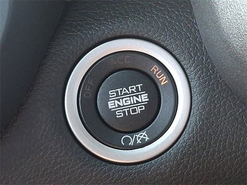 Used 2024 RAM 2500 Tradesman w/ Chrome Appearance Group image 20