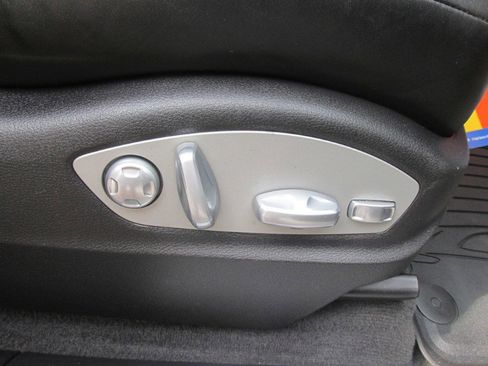Used 2018 Porsche Macan Turbo image 59
