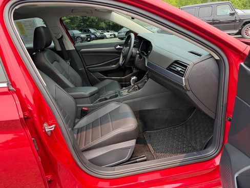 Used 2022 Volkswagen Jetta SE w/ Panoramic Sunroof Package FWD image 13